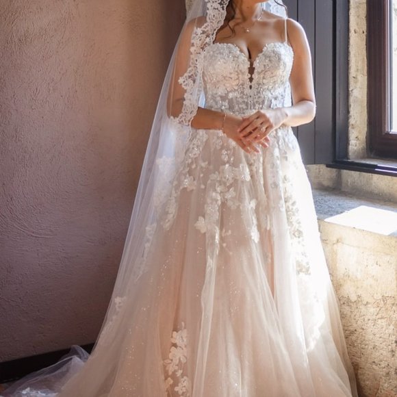 Wedding gown-Essence of Australia D2848 - Picture 9 of 10